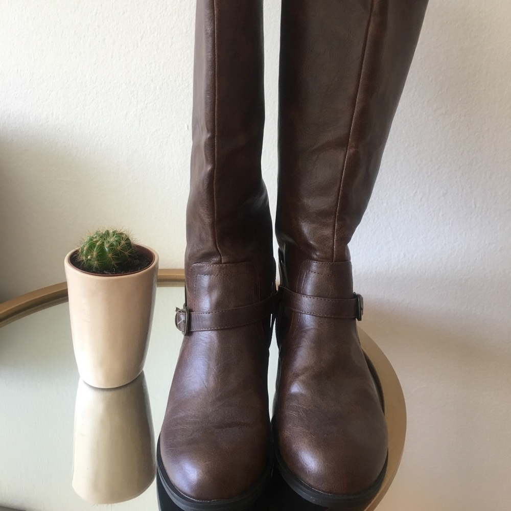 SODA TALL BROWN BOOTS NEW